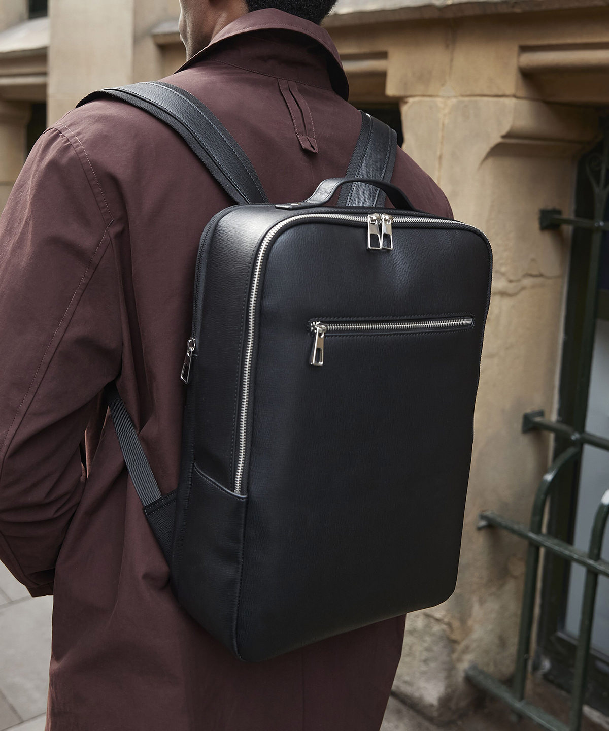 QD774_LS00_2025.jpg Tailored luxe PU backpack - Image 1