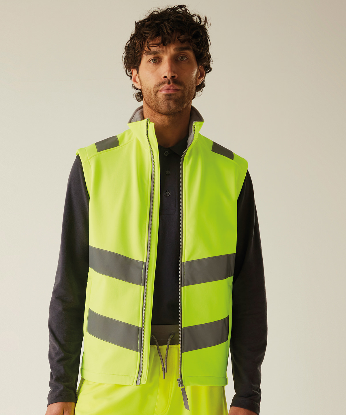 RG485_LS00_2025.jpg Hi-vis Pro contract Ablaze softshell bodywarmer - Image 1